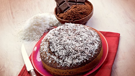 RECEPT: Preprosta čokoladna veganska torta