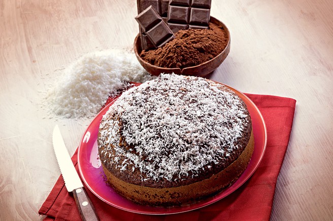 RECEPT: Preprosta čokoladna veganska torta