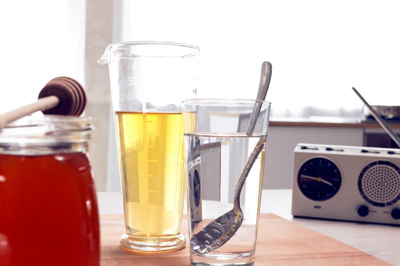 Zakaj je koristno vsako jutro piti vodo z medom? (foto: Profimedia)