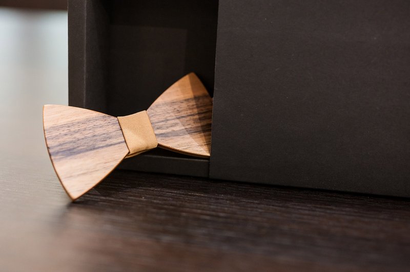 Bodite v trendu – za darilo podarite leseno kravato ali metuljček (foto: Ana Gregorič)