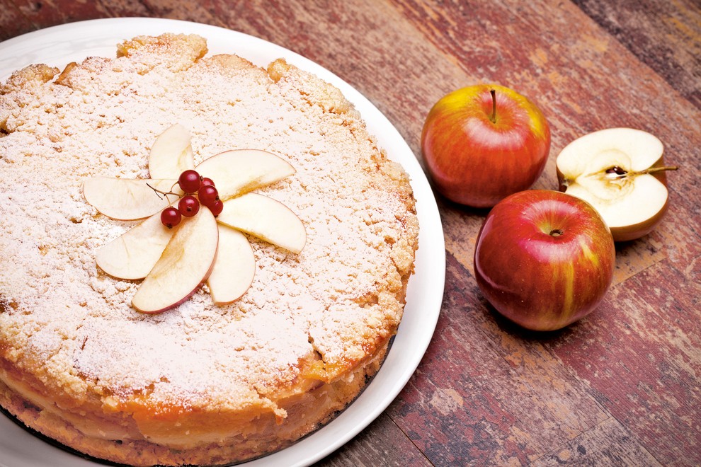 Torta di Mele Sočen jabolčno-lešnikov kolač – več dni ostane čudovito svež. Za 14 kosov potrebujete: • 4 jabolka • …