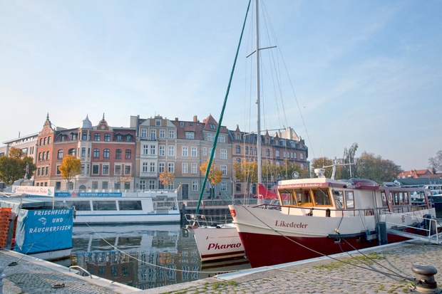 Stralsund: Za raziskovanje Stralsunda je veliko bolj udobno, če se na izlet odpravite z ladjico.