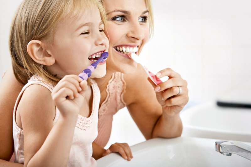 Krvavitev iz dlesni - znak za alarm (foto: Shutterstock)