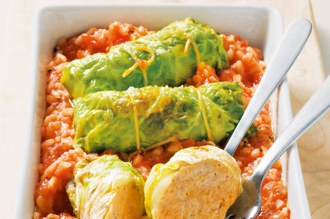 RECEPT: Zeljni zvitki s pikantno-sadnim nadevom