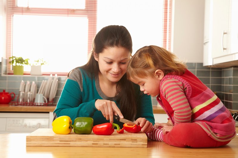 5 nasvetov, da bo vaš otrok počasi začel jesti sadje in zelenjavo (foto: Profimedia)
