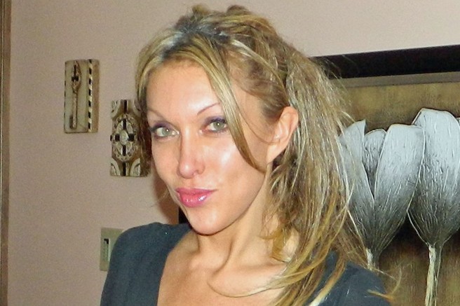 FOTO: Zadnjica te 48-letnice je obsedla splet