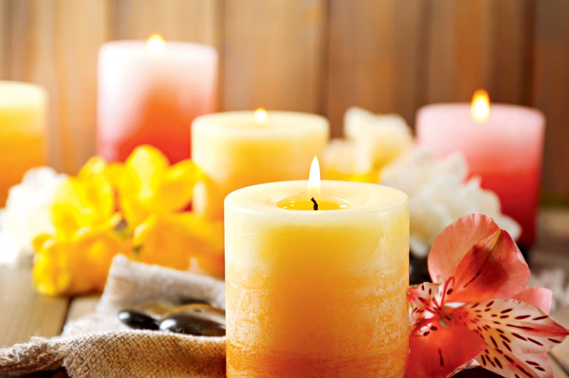 Dišeče svečke lahko za nas storijo veliko več kot le razširjajo prijeten vonj (foto: Arhiv revije Lisa)