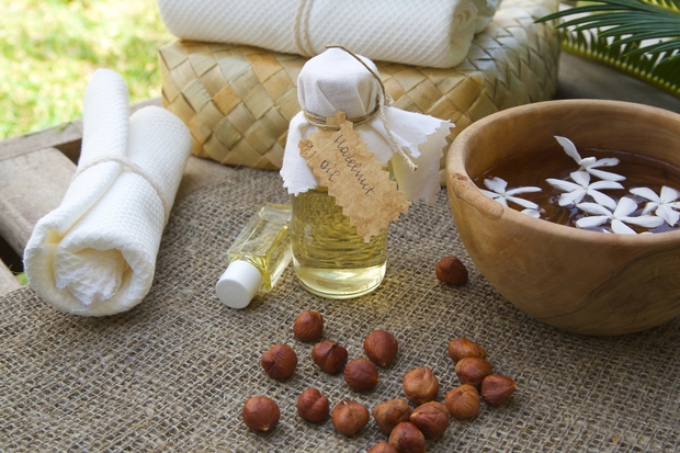 Lešnikovo olje Lešnikovo olje je v kozmetiki zelo cenjeno, saj se izjemno hitro vpija. Uporablja se zlasti za nego mastne …