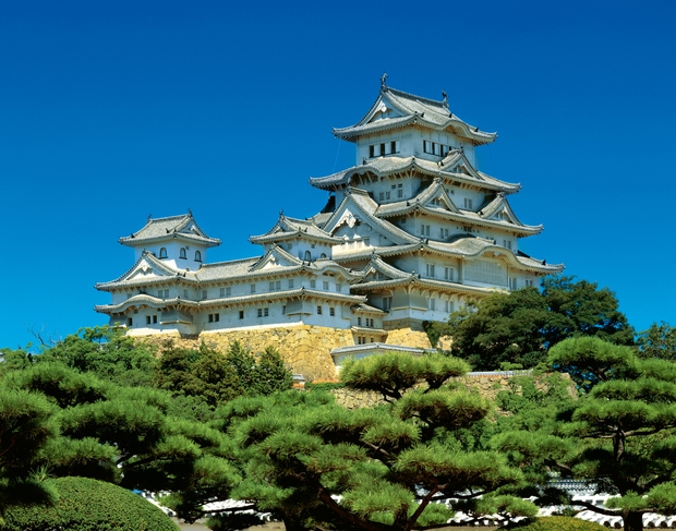 Himeji, Japonska Dvorec Himeji, ki je kompleks 83 lesenih zgradb, je na vrhu hriba v mestu Himeji v japonski regiji …