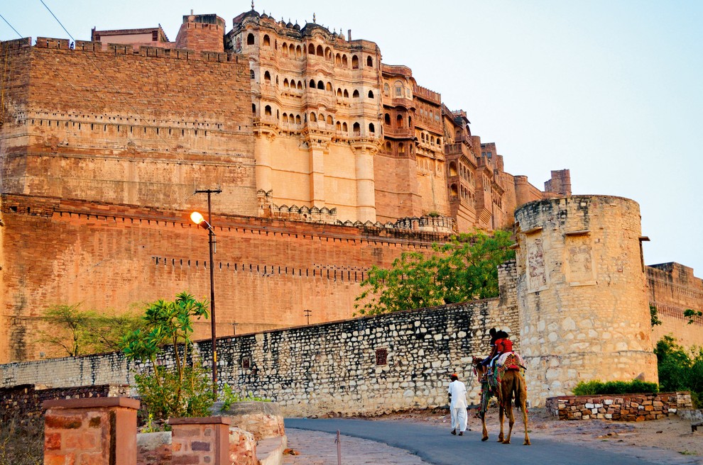 Mehrangarh, Indija Ena od največjih utrdb v Indiji Mehrangarh stoji v mestu Jodhpur v zvezni državi Radžastan. Zgrajena je bila …