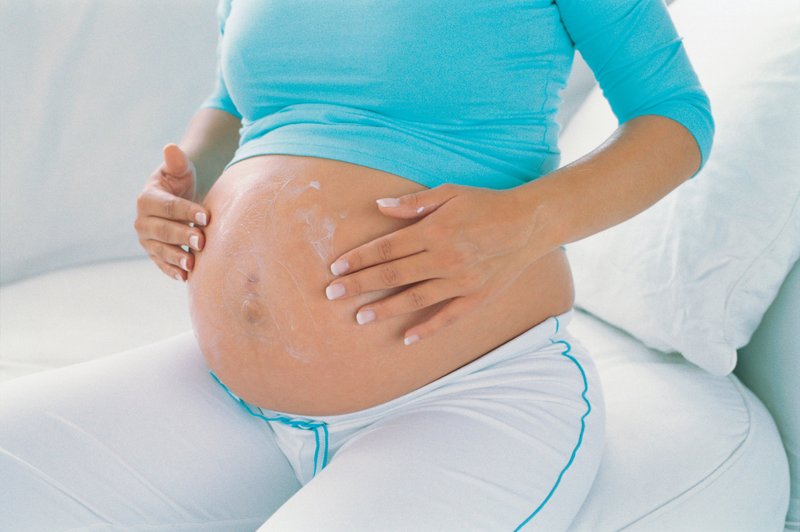 Na kaj morate biti še posebej pozorni pri negi v času nosečnosti (foto: Profimedia)