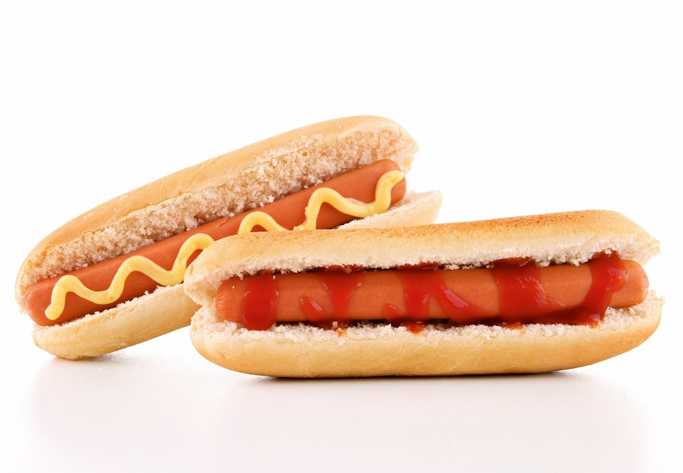 HOT DOG - HRENOVKA V ŠTRUČKI Priljubljena hrenovka ali klobasa v štručki je nastala ob koncu 19. stoletja v ZDA. …