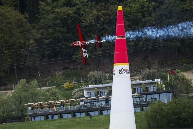 Red Bull Air Race 2016: Peter Podlunšek na sredini lestvice najboljših pilotov na svetu!