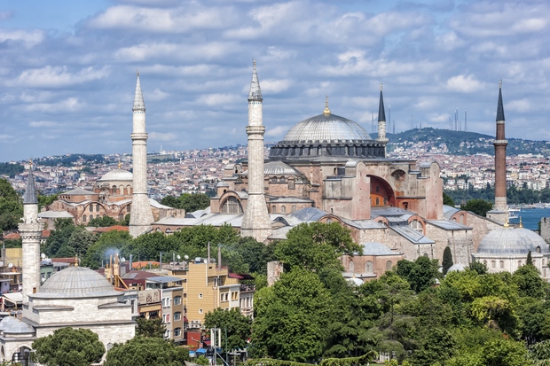 Konstantinopel, Turčija, leta 600 – 600 tisoč prebivalcev Konstantinopel je bil zelo pomemben kot naslednik starega Rima in kot največje …