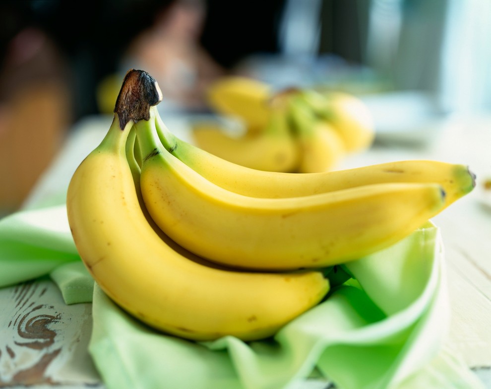 BRJT Sicer angleško dieto BRAT smo poslovenili v dieto BRJT, saj vsebuje – banane, riž, jabolka in toast, živila, ki …