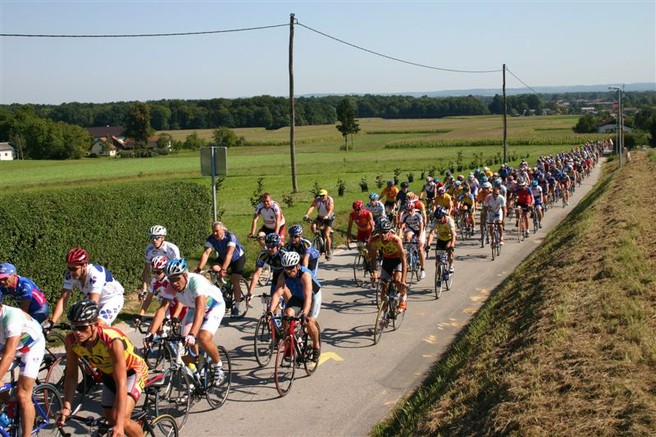 Vabljeni na 36. rekreativni kolesarski maraton Tri srca