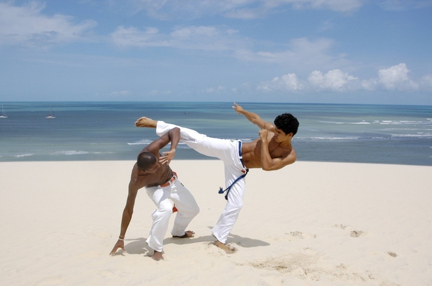 CAPOEIRA Brazilska oblika vadbe je mešanica med plesom in borilno veščino. Gibi spodbujajo fleksibilnost, moč, kondicijo, občutek za ritem, razvija …