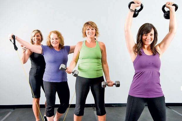 PRI ŠTIRIDESETIH Izgubljate mišično maso, zato ne 'špricajte' vadbe! S staranjem se metabolizem upočasnjuje in zmanjšuje delež mišične mase, kar …