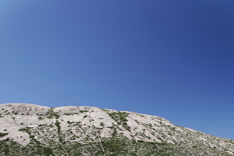 Ena izmed številnih peščenih plaž na otoku Rab, Kvarner