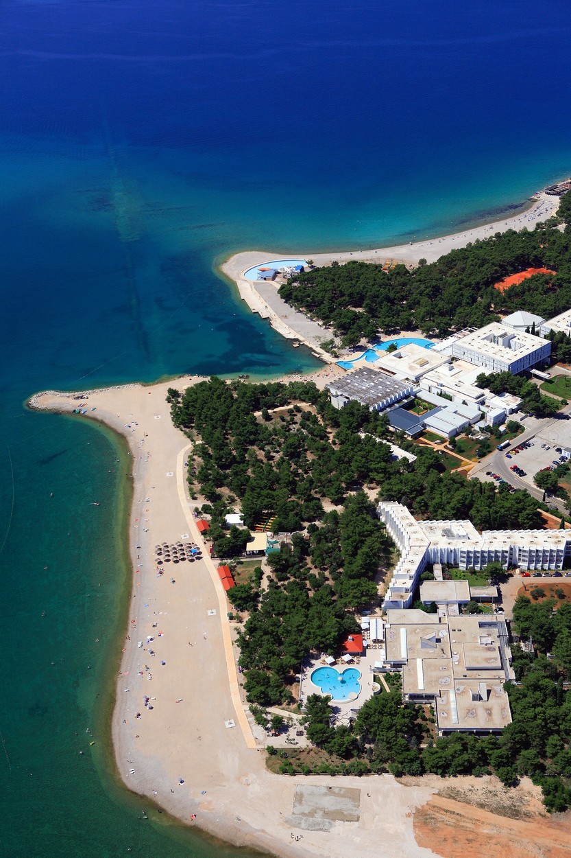 Vodice, Zadar, Dalmacija Oglejte si še najlepše sredozemske plaže: http://www.aktivni.si/dobro-pocutje/potovanja/12-najlepsih-sredozemskih-plaz/