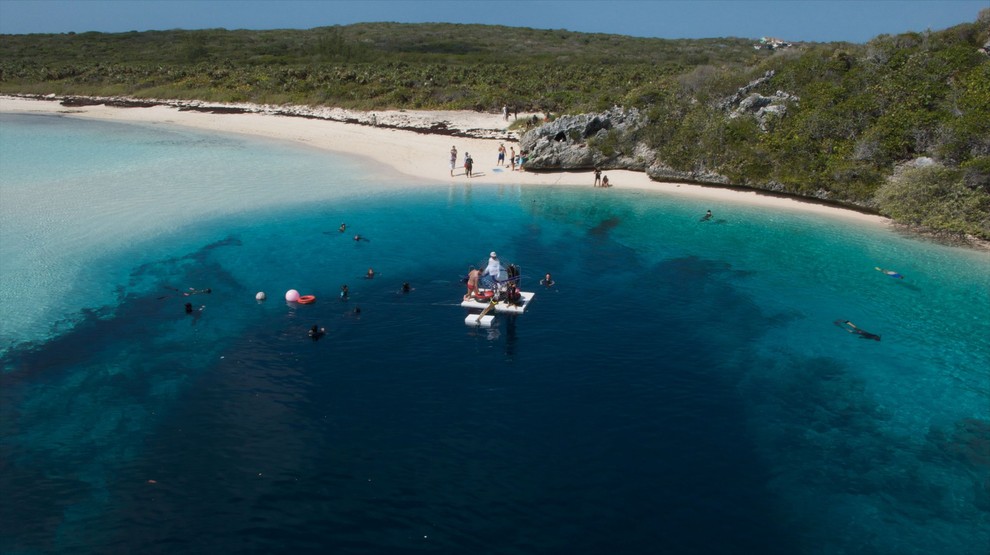 Dean's Blue Hole, Bahami Modra luknja na Bahamih s svojimi 202 metri globine velja za najglobljo modro luknjo na svetu. …