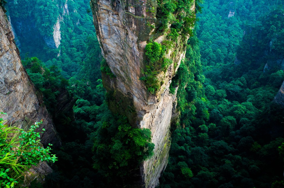 Zhangjiajie Pillars, Kitajska Mogočni stolpi iz peščenjaka so vam zagotovo znani iz filma Avatar. Bili so jim navdih, oblasti pa …