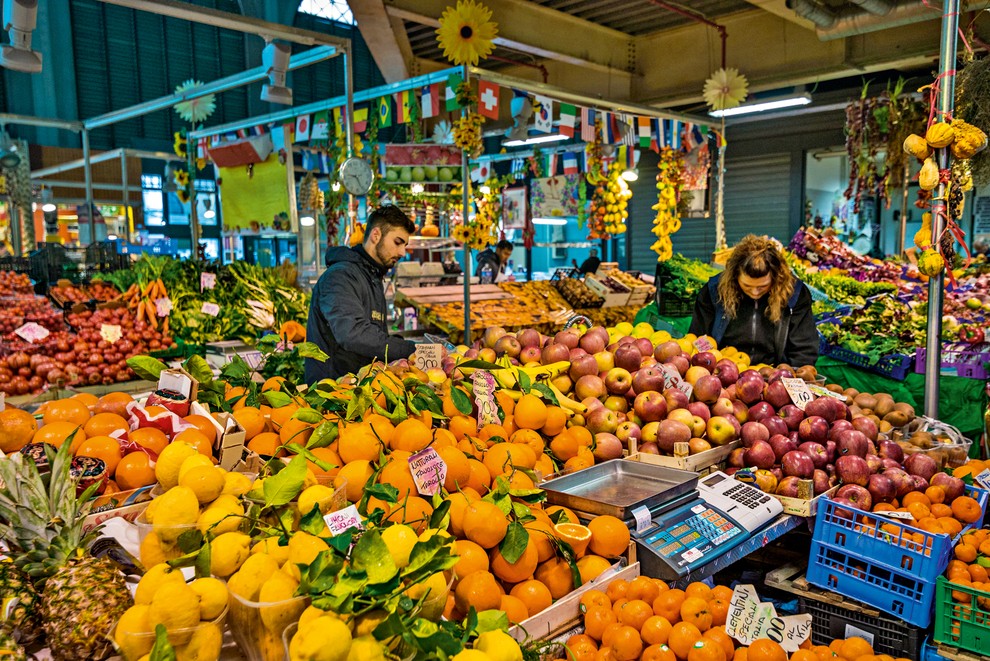 Mercato Centrale, Firence (Italija) Tržnico je leta 1874 postavil znani arhitekt Giovanni Mengoni, ki je oblikoval tudi slavno nakupovalno središče …