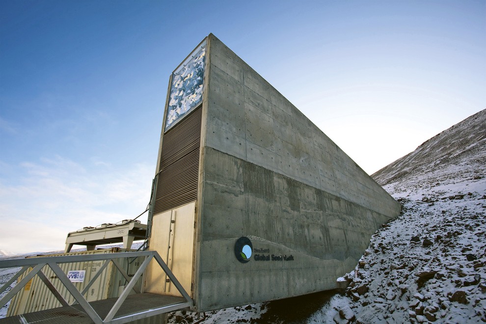 Globalno skladišče semen Svalbard Na norveškem otoku Spitsbergen je med gorami skrit Svalbard, ki je svetovna banka semen. Vse skupaj …