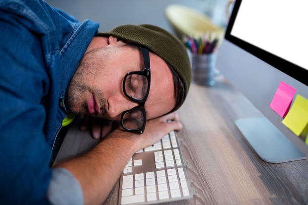 Medtem, ko se v Sloveniji delodajalci le redko obremenjujejo s tem, kako izčrpanost, nemotiviranost in utrujenost delavcev vpliva na delovne …