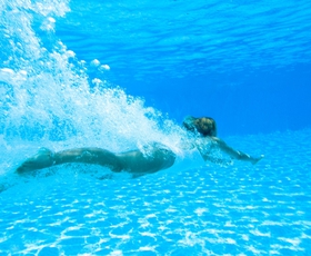 7 dobrih razlogov, zakaj bi morali začeti redno plavati