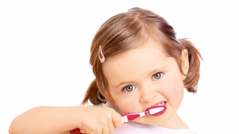 Test zobnih krem za malčke in starejše otroke: So dražje res boljše?