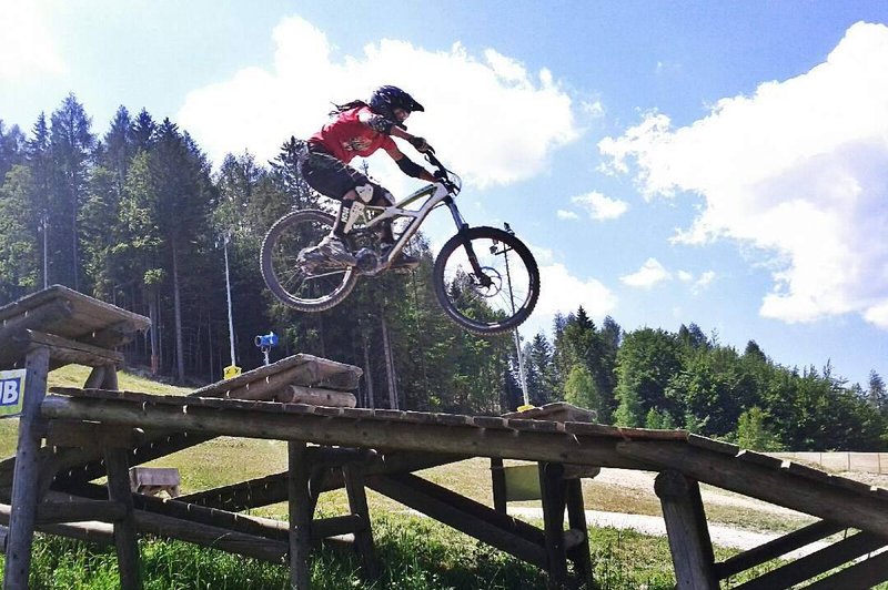 Gorska kolesarka Saša Merše: "Ljudje se pogosto ustrašijo moči in samozavesti." (foto: saša merše)