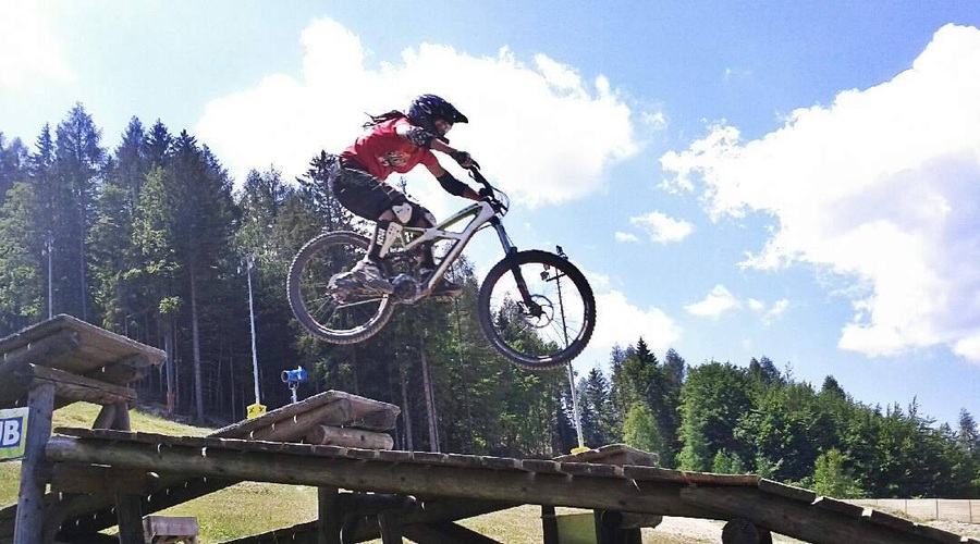 Gorska kolesarka Saša Merše: "Ljudje se pogosto ustrašijo moči in samozavesti." (foto: saša merše)