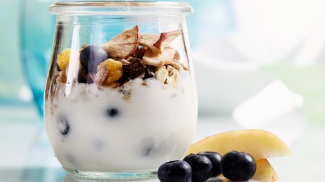 10 presenetljivih pozitivnih učinkov jogurta