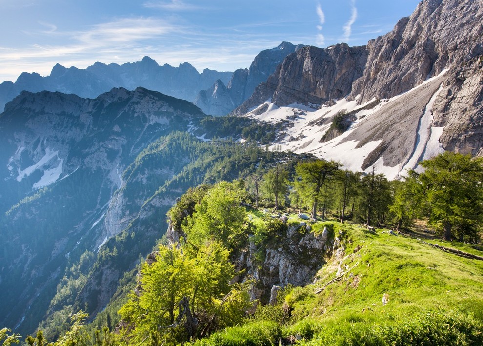 Na tisoče utrujenih, živčnih ljudi ugotavlja, da je hoja v gore hoja domov. Divjina je nujno potrebna. - John Muir …