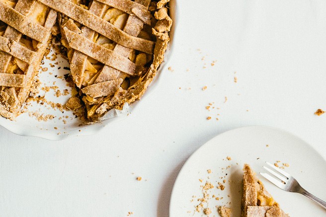 Veganska jabolčna pita iz pirine moke
