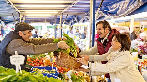 Slovenci jo radi kupujejo, a ne vedo, kakšen "strup" lahko skriva: to je lahko najbolj nevarna zelenjava na tržnici – bodite pozorni, kaj izbirate