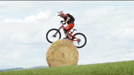 VIDEO: Gorsko kolesarjenje, kot ga še niste videli