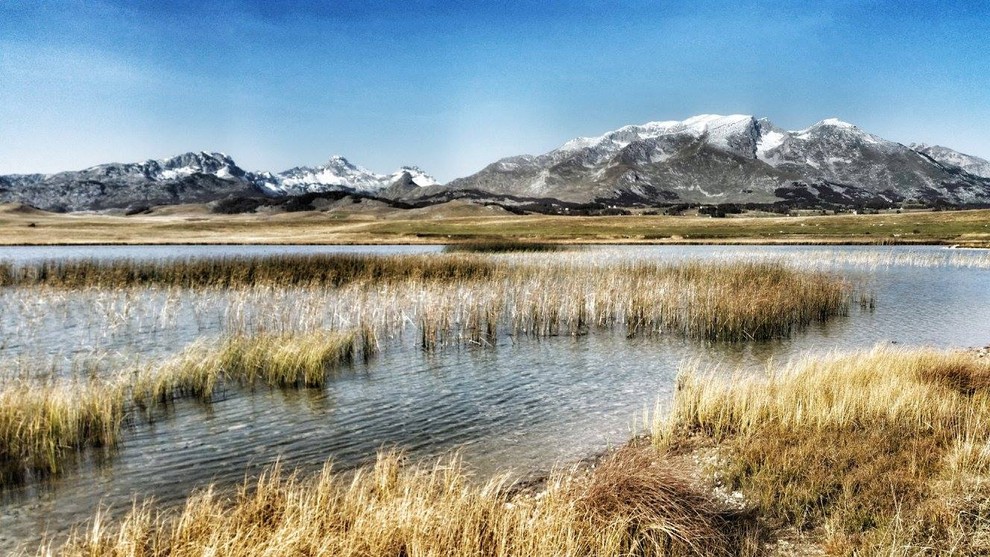 Po keltsko naj bi beseda Durmitor pomenila: "planina polna vode."