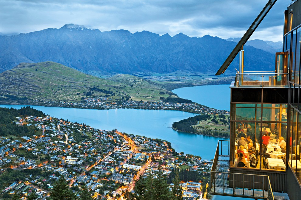 RESTAVRACIJA SKYLINE Queenstown, Nova Zelandija Queenstown je center za vse turiste, željne pustolovščin na čudoviti Novi Zelandiji. In prav medtem, …