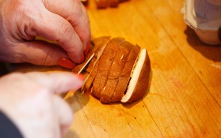 RECEPT: Pečen krompir s šitakami