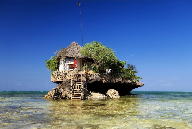 The Rock - restavracija na kamnu. Zanzibar, Afrika.