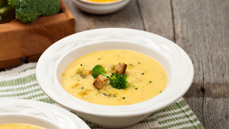 RECEPT: Kremna brokolijeva juha s sirom (foto: Profimedia)