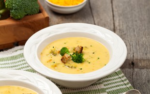 RECEPT: Kremna brokolijeva juha s sirom