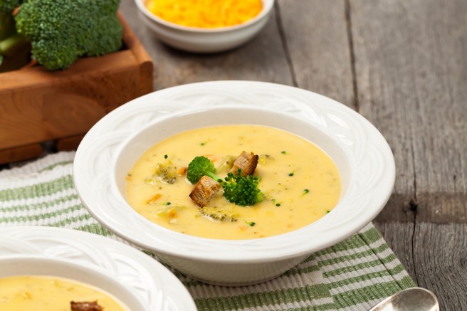 RECEPT: Kremna brokolijeva juha s sirom