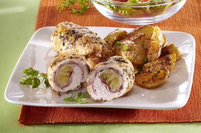 RECEPT: Piščančji zvitki z banano in pršutom