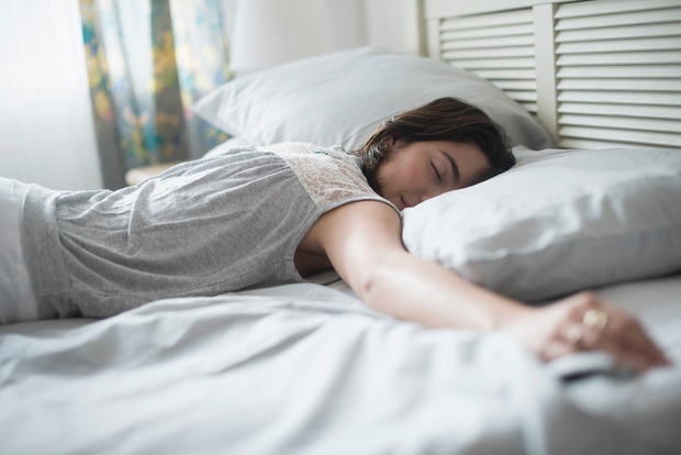 NE SKOPARITE S SPANJEM Krepčilen spanec je pomemben za telesno pripravljenost. Telesna rast in regeneracija tkiv se namreč dogajata prav …