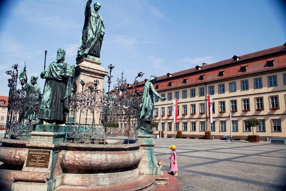 Maxplatz (Maximilianplatz) Kjer poteka največji in najbolj tradicionalen božični sejem.