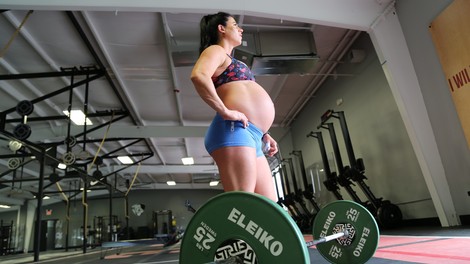VIDEO: V devetem mesecu nosečnosti je tako trenirala