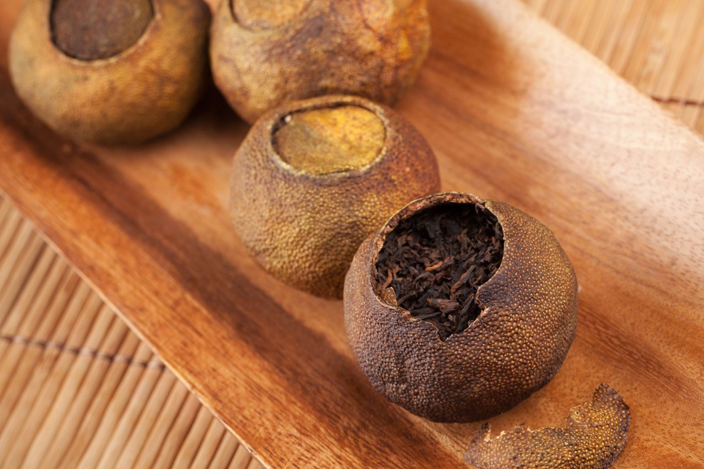 ČAJ PU ERH Z ZVEZDASTIM JANEŽEM Za 1 liter potrebujete: • 2 žlički čaja pu erh (ali 1 čajno vrečko), …